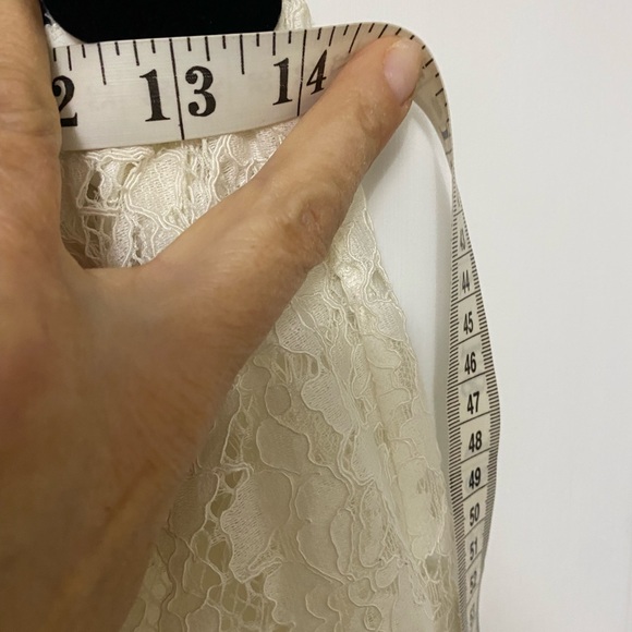 SOLD.      Soft Wilfred lined cream lace top. Size M - Picture 9 of 11